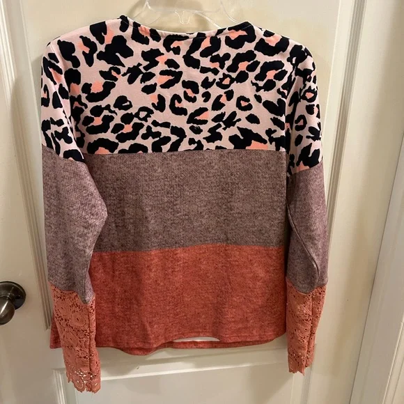 🐆3/$15 Exclusive Cheetah pattern top - Picture 5 of 5